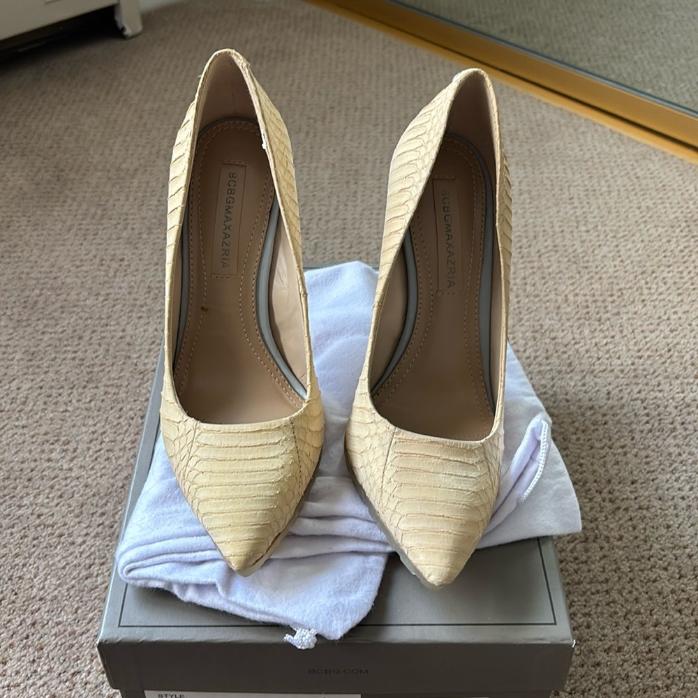 BCBG Cream Snake Skin Pump